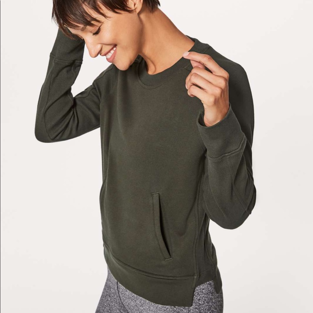 LULULEMON PRESS PAUSE OLIVE GREEN CREW NECK size 8